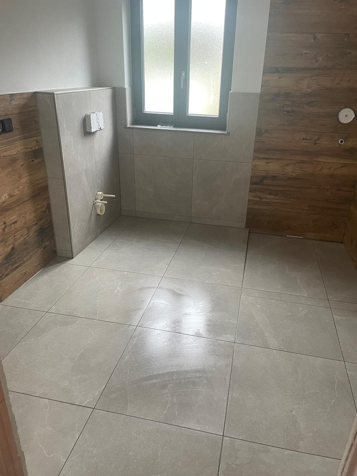 Neubau Badezimmer Jechling - Betonoptik & Holzoptik 3