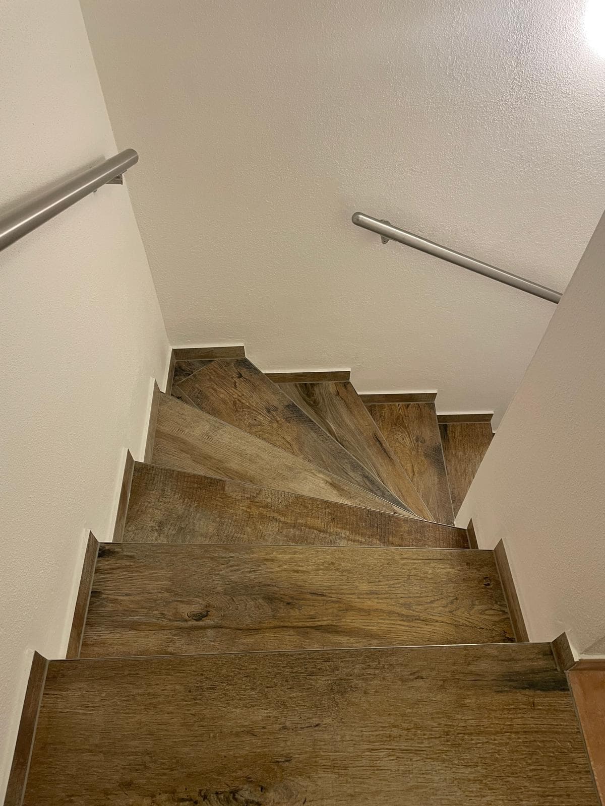 Treppenhaus Fliesen Holzoptik - Aufham 1